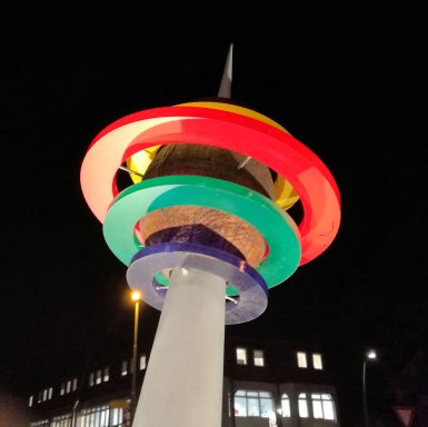 Skulptur Kartennadel am Bahnhof Oberursel (Taunus) © Heiner Beitz (Frankfurt)