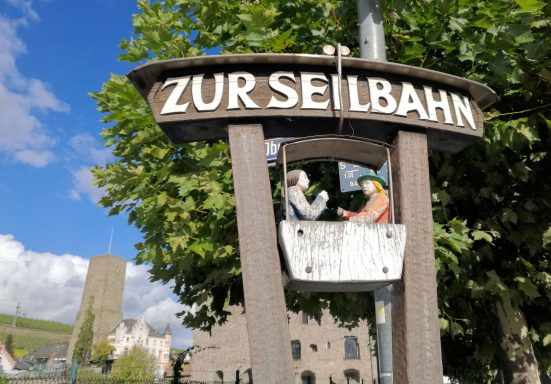 Hinweis zur Seilbahn Rüdesheim am Rhein © Heiner Beitz (Frankfurt)